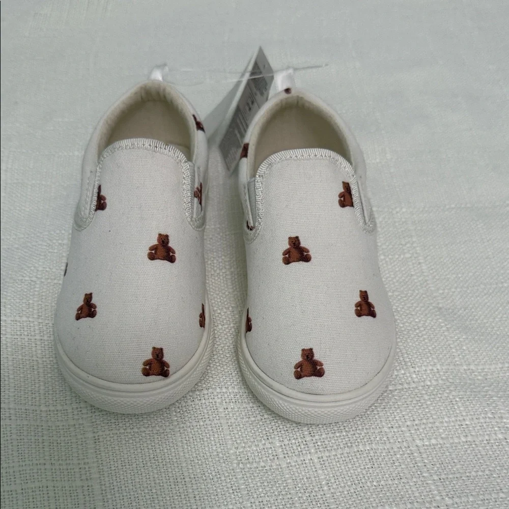 GAP Kids White Slip-On Sneakers with Bear Design